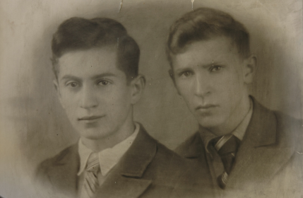 1940 г., г. Ленинград.  Братья БЕРШТЕЙНЫ: Борис Исаакович (1923-1941), Ефим Исаакович (1922-1941).