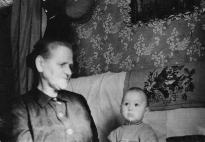 Супруга Ольга Николаевна Фролова и Эдуард Фролов - её внук