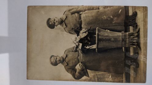 Отец, Дмитрий Силантьевич (слева) 1914-1917 гг