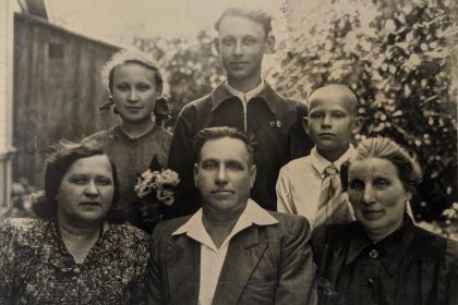 Д.И. Котов с семьей, нач. 1950-х