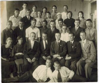 Май 1939 г., г. Семипалатинск. Средняя школа №21 им. А. С. Пушкина (2-я школа ТуркСиба). 9 (выпускной) класс.