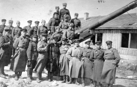 1945г. Гвардии подполковник ИТЕНБЕРГ Е. Г. с однополчанами 60 гвардейской дивизионной артиллерийской бригады.