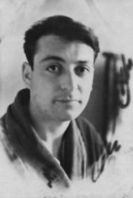 10.1942. Старший инженер - лейтенант КВАЛЬВАССЕР И. М., в госпитале, после ранения, полученного в бою в г. Сталинграде.