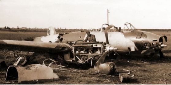 Бомбардировщик Пе-2 из 410-го БАП разбитый на посадке.