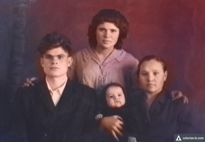 Надежда Васильевна (справа) с родными