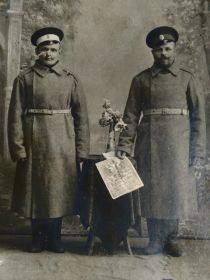 Братья Федора Ивановича, Калинины Иван и Григорий, перед отправкой на фронт в 1914 году. Снимок сделан в Петрограде