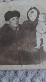 Вашкоев Василий Степанович с дочкой (после войны)