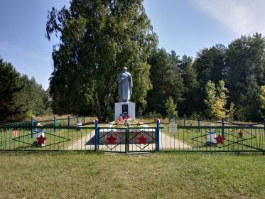 Памятник на братской могиле в деревне Антоновка Жлобинского района Гомельской области