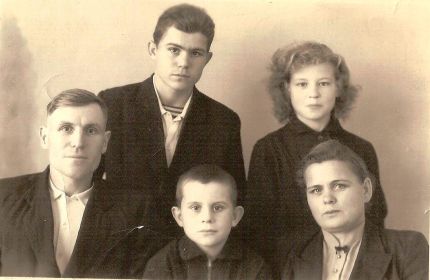 Псарев Алексей Васильевич с женой и детьми