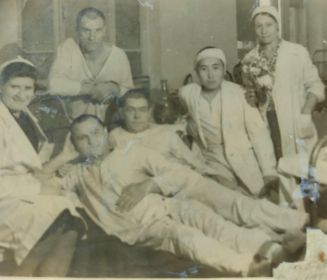 На лечении в госпитале э-г № 1460 в г. Ереване 1943г.