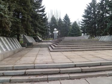 Мемориал на Капустянском воинском кладбище, г.Запорожье,Украина