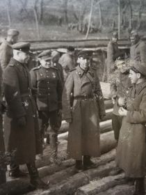 Командир 14 штурмовой инженерно-саперной бригады полковник КОВАЛЕНКО ФЁДОР ГРИГОРЬЕВИЧ с офицерами бригады.
