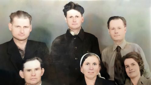 послевоенное фото Владимира васильевича в кругу семьи
