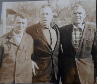 На фото три моих дедушки Коля,Леша,Вова