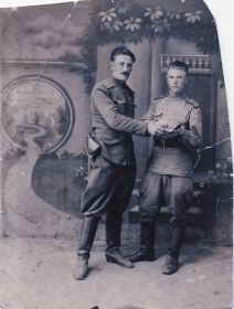 Николай Андреевич Берснев (слева)