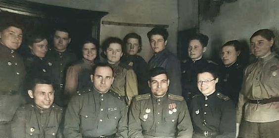 С командиром полка Гавриловым и его заместителем Лихачевым Николаем Ивановичем.
