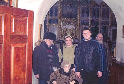 Семья Зыбцевых. Мы с мамой и бабушкой Ниной Михайловной после таинства крещения младшего внука Александра в Солотчинском Рождества Пресвятой Богородицы женском монастыре.