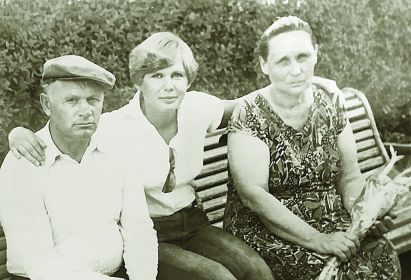 С родителями в г. Ленинабаде (Худжанде, Таджикской ССР). 1980 г.