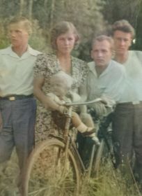 С женой Александрой и сыном Вячеславом 1939 г.