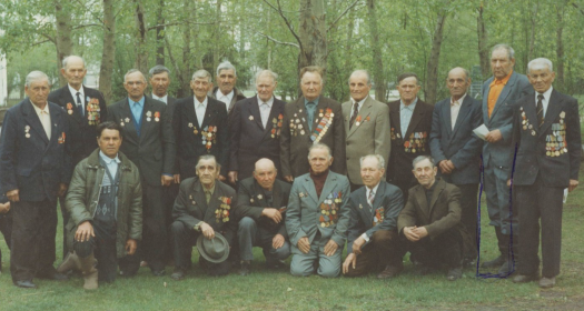 Группа ветеранов Великой Отечественной войны совхоза «Низовский». И. Ф. Пономаренко (стоит) – крайний справа.