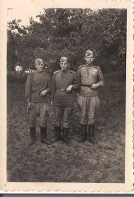 13.07. 1945, прапрадед Тетерин Павел Тихонович справа, самый высокий с наградами.