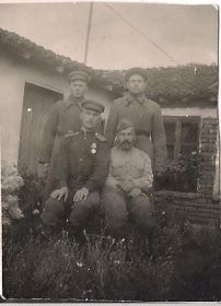 03.12.1944г. Прапрадед Тетерин Павел Тихонович, справа.