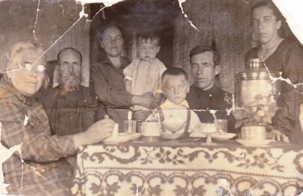 Семья до войны, 1935год. г.Чусовой, ул.Мостовая д.14