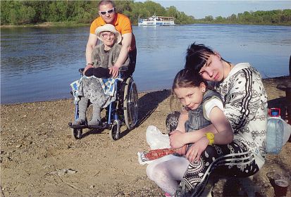 11.05.2015.  В кругу семьи. Пикник с шашлыками на реке Оке. Район Лесопарка города Рязани.