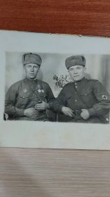 Жуков Федор Петрович (слева) с фронтовым товарищем.