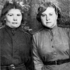 Ермакова Зоя Александровна (слева), Ермакова Екатерина Тимофеевна (справа) 1943