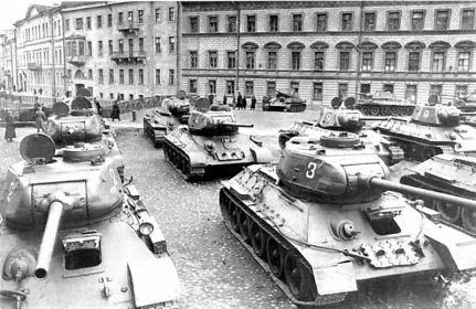 Танки Т-34, в т. ч. материальная часть 14 гвардейской танковой Житомирско-Шепетовской Краснознамённой орденов Суворова и Кутузова бригады.