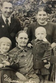 Дедуля с семьей. Измайлово 1953