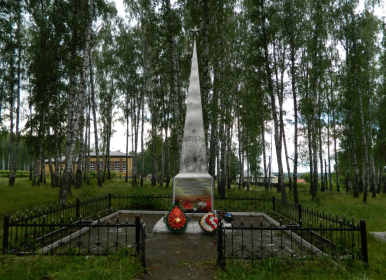 Мемориал в селе Яган посвященный ушедшим жителям на фронт и не вернувшимся с войны.