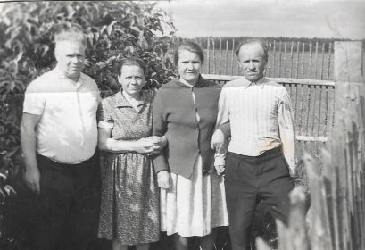 Келарев Евгений Иванович, Супруга брата Михаила Елизавета, жена Наталья, брат Михаил.