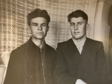 Василий (слева) с братом Андреем