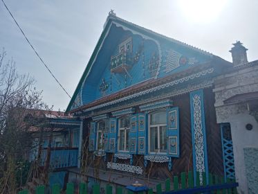 В городе Невьянске, родном городе Александра Михайловича, моего прадедушки, на улице Коскович 25 находится его знаменитый "Дом с башней", который стал символом Невьянска.