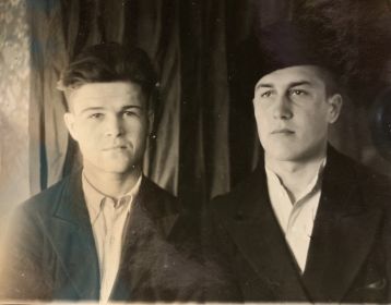 Василий (слева) с братом Андреем 18.12.1949