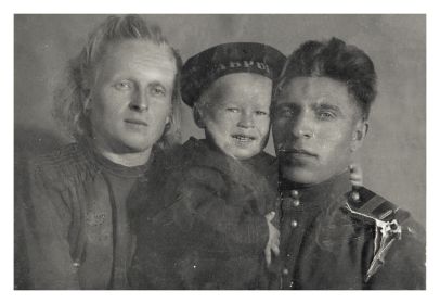 Ленинград 1949 год. С годовалым сыном Геннадием.