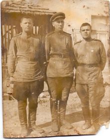 На фотографии справа родной брат Герасимов Николай Фомич.  Вместе ушли на фронт