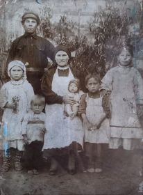 Семья Николая и Марии Логиновых за 2-3 года до войны