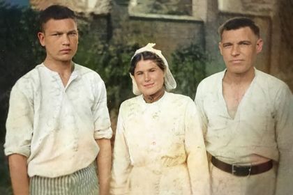 Михаил Макаров (на фото справа) в госпитале в г. Баутцен (Германия), 1945 г.