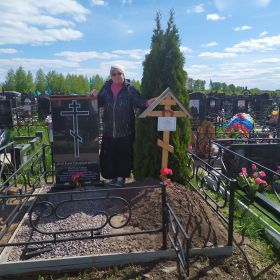 9 Мая 2023 г. На могилах моих родителей на воинском участке Богородского кладбища г. Рязани.