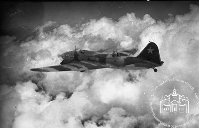 5 гмтап. 1941-42 гг. Ил-4 на боевом вылете.