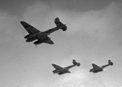 40 пбаккп. 1943г. Звено пикирующих бомбардировщиков Пе-2 капитана Аккуратова П. Н.