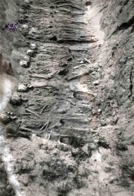 Stalag 307. 1944 г. Захоронение советских военнопленных (https://www.sgvavia.ru/forum/78-829-1).