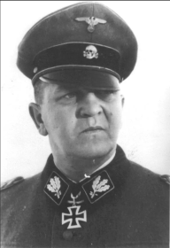 Тероодор Эйке командующий СС Мёртвая голова, 26 февраля 1943 года облетая на самолёте свои войсковые соединения, был сбит советскими зенитками..