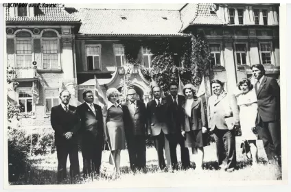 Директор Калининградского филиала ЛСХИ Бердичевский Рудольф Викторович (4-й слева) с преподавателями