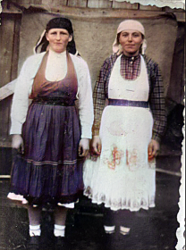 жена Жидкова Мария Капитоновна(слева)