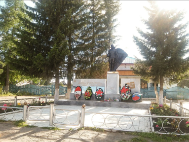 Памятник погибших односельчан в Великой Отечественной войне посёлок Бобровский