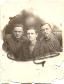 Три брата перед уходом на фронт